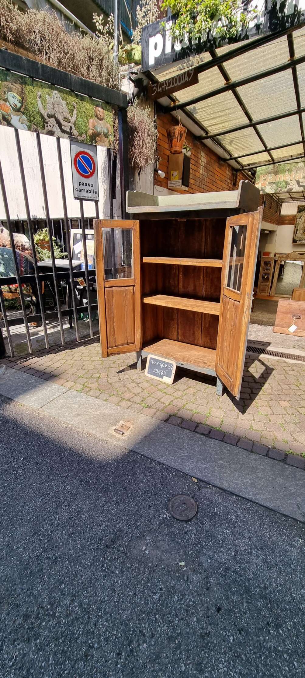 Credenza blu anticato con doppia anta e vetro - immagine 15