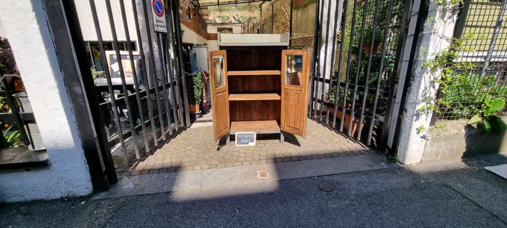 Credenza blu anticato con doppia anta e vetro - immagine 5