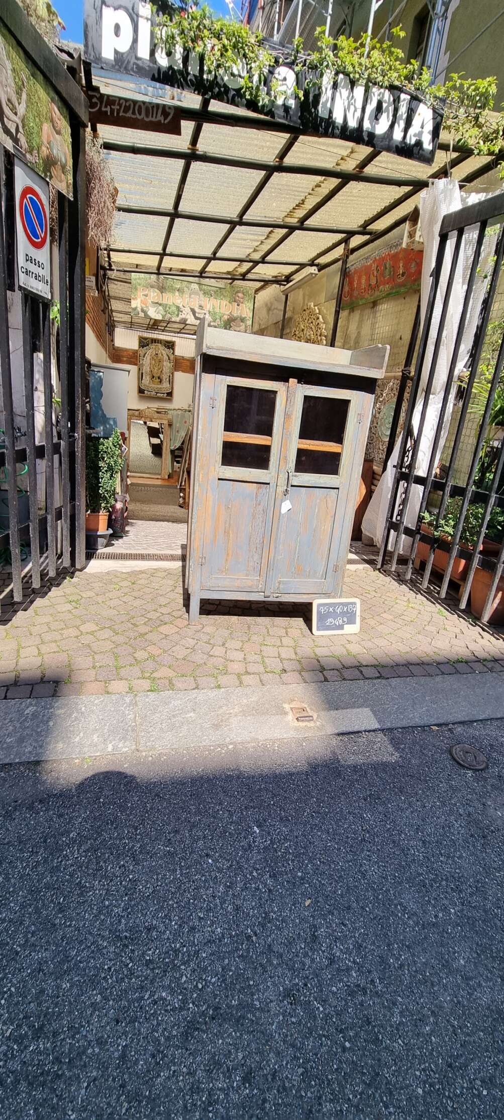 Credenza blu anticato con doppia anta e vetro - immagine 6