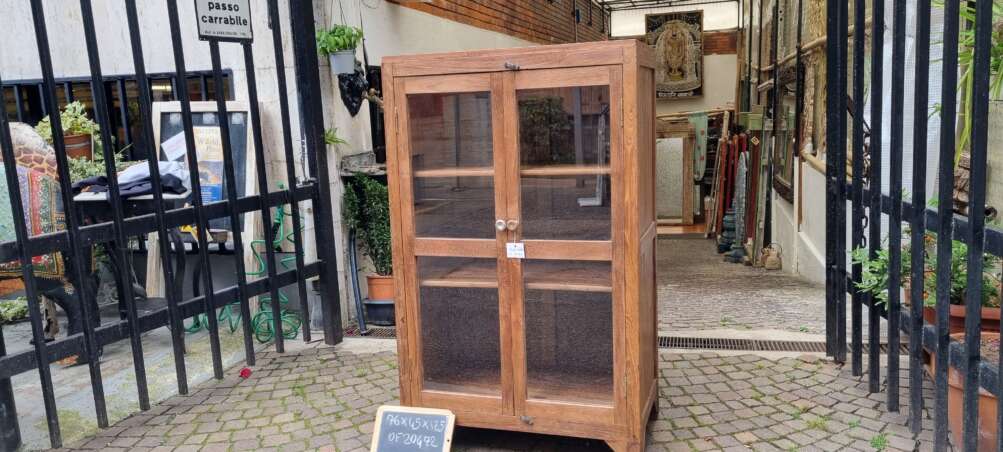 Vetrina rustica in teak a due ante
