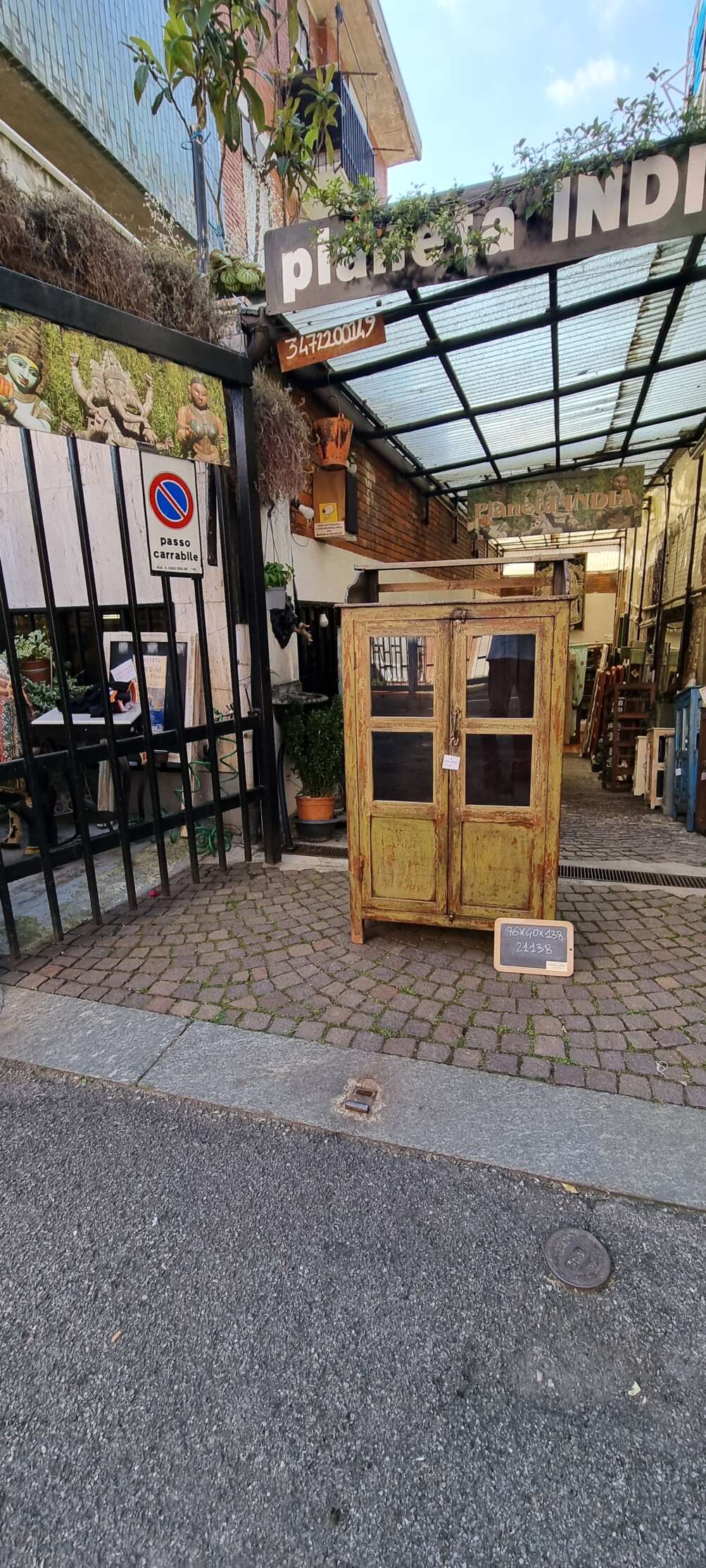 Vetrinetta vintage con finitura verde