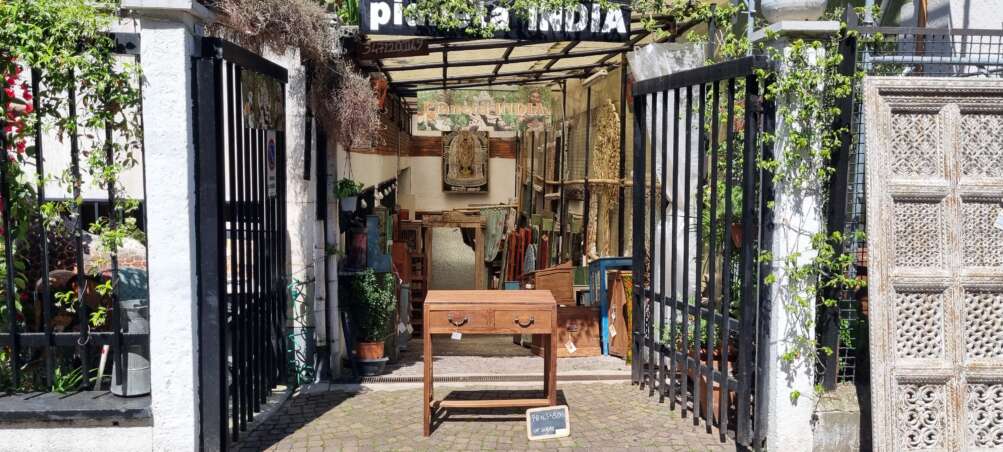 Scrivania teak con cassetti e traversa - immagine 10