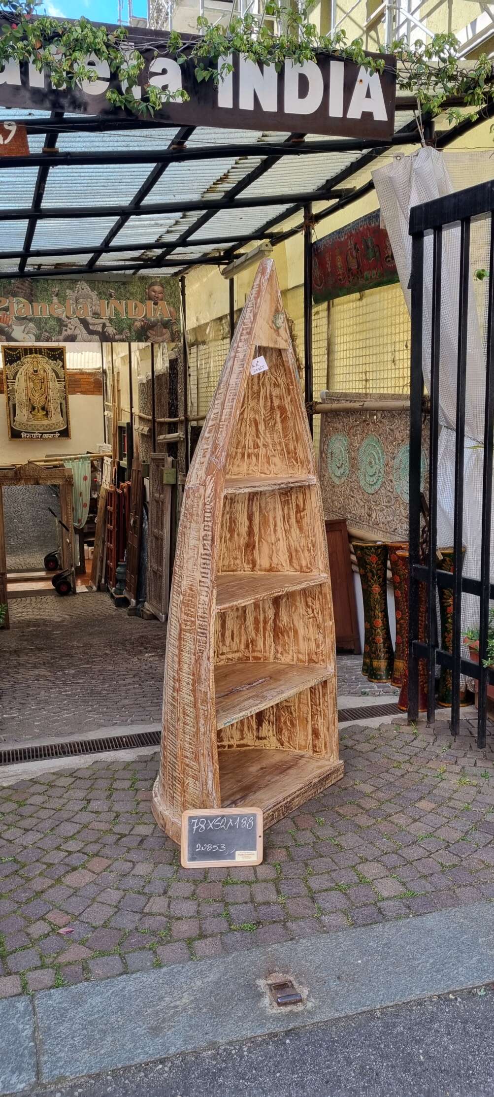Libreria a barca decapata con quattro ripiani - immagine 10