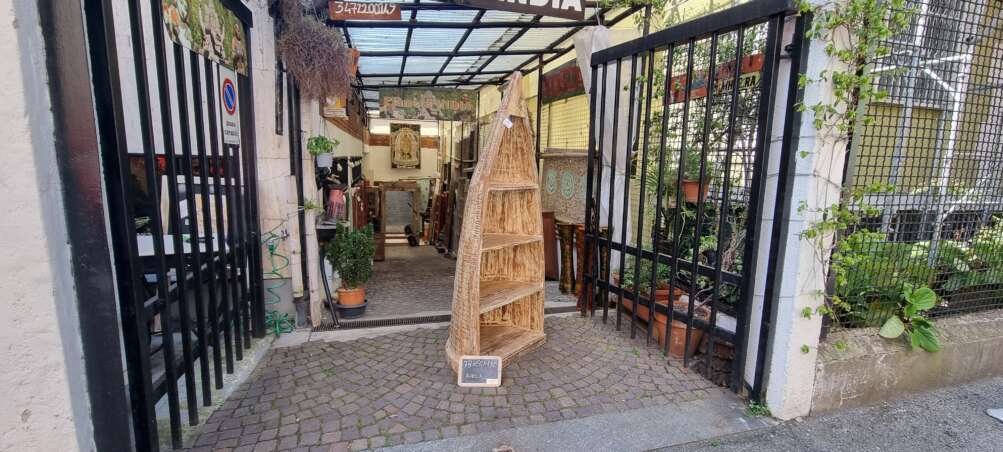 Libreria a barca decapata con quattro ripiani - immagine 11