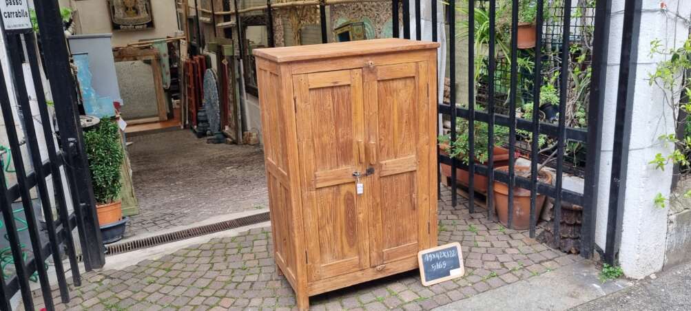 Armadietto in teak a due ante con venature verticali - immagine 5
