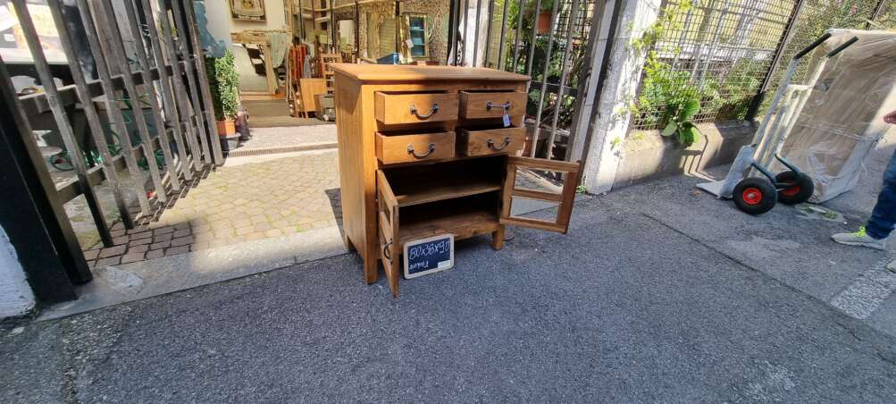 Mobile basso con cassetti e ante in vetro - immagine 10