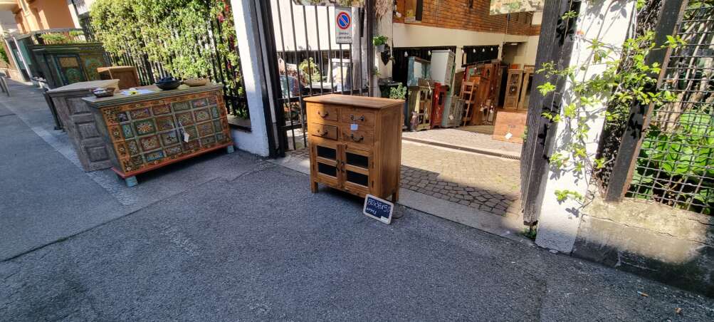 Mobile basso con cassetti e ante in vetro - immagine 8