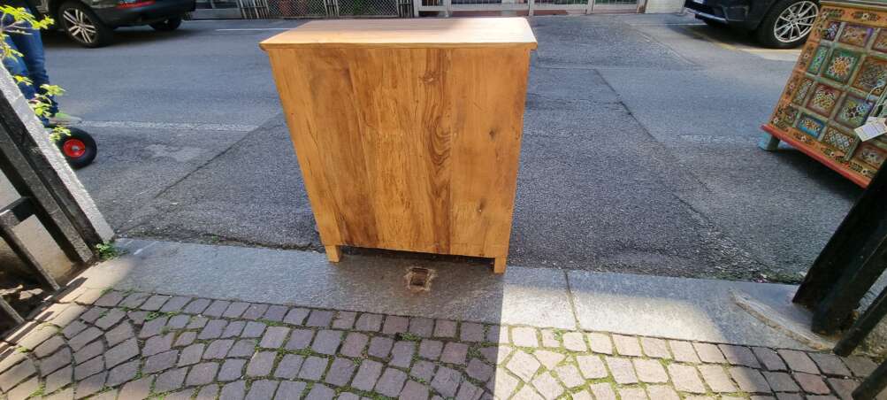 Mobile basso con cassetti e ante in vetro - immagine 6