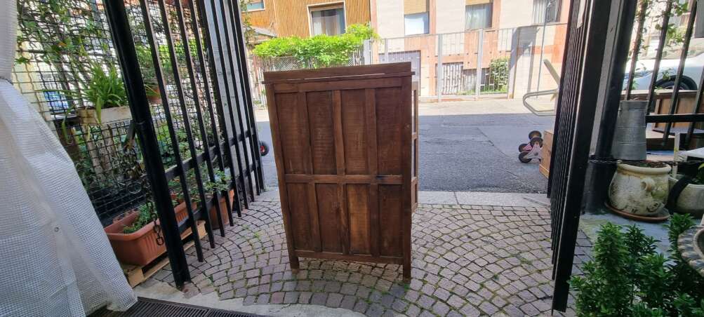 Vetrinetta in teak naturale con ante a vetro - immagine 5