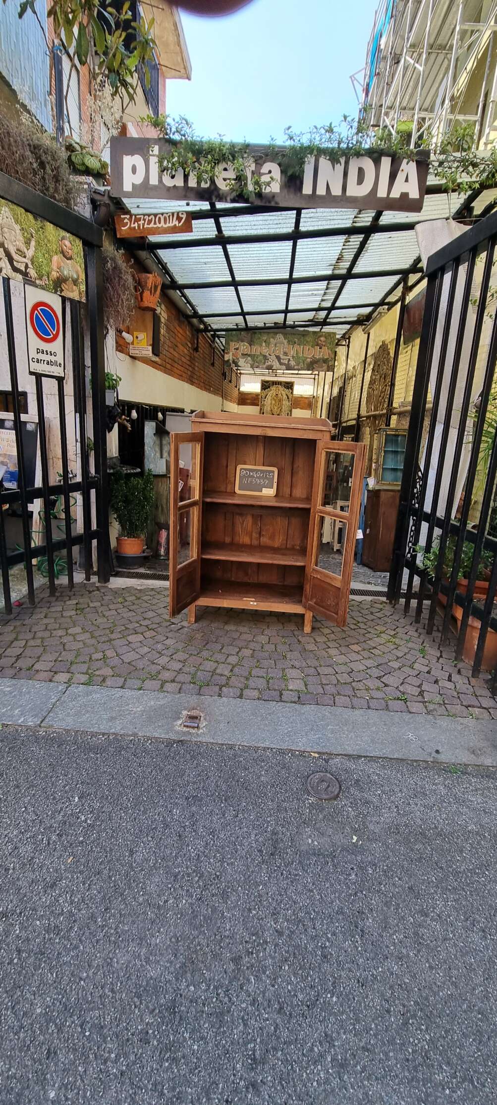Vetrinetta in teak naturale con ante a vetro - immagine 3