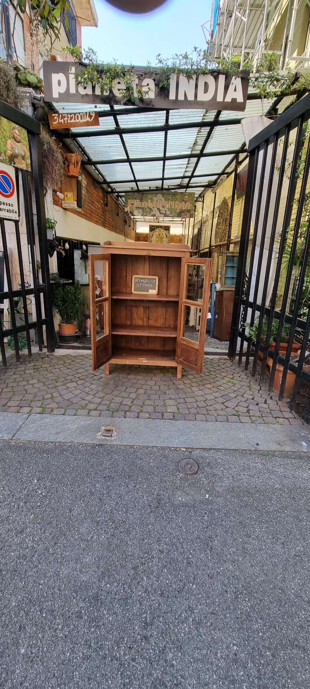 Vetrinetta in teak naturale con ante a vetro - immagine 2