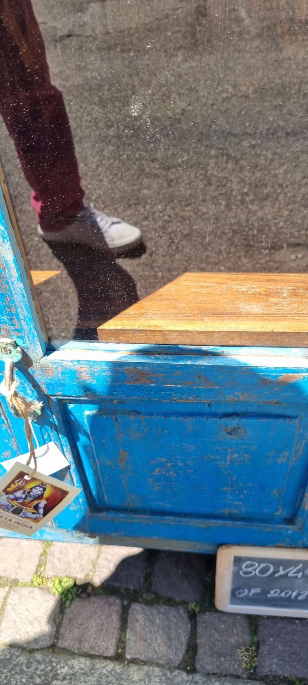 Credenza bassa blu con ante in vetro - immagine 9