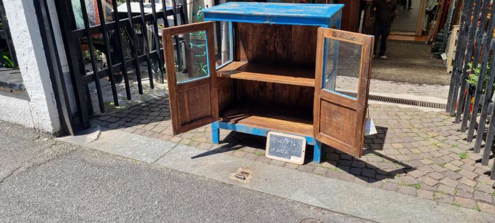 Credenza bassa blu con ante in vetro - immagine 7