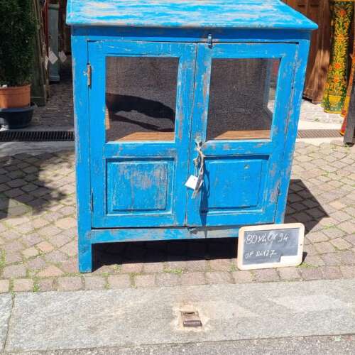 Credenza bassa blu con ante in vetro