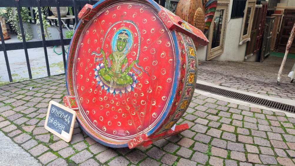 Tavolino tondo con divinità dipinta a mano - immagine 4