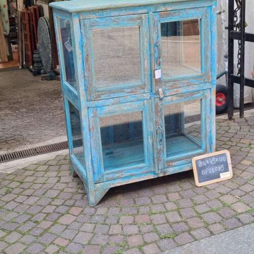 Vetrinetta vintage azzurra decapata