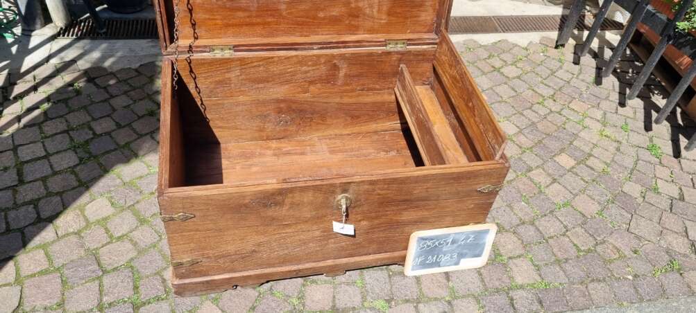 Baule vintage in teak con chiusura in ferro battuto - immagine 6