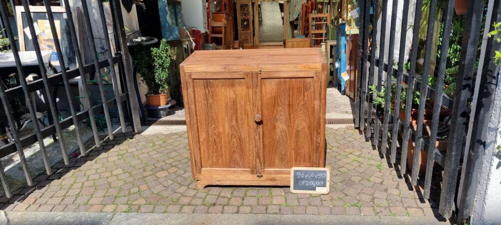 Mobiletto robusto in teak a due ante essenziale