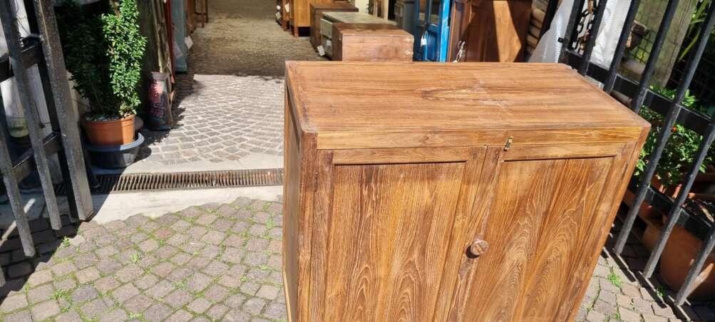 Mobiletto robusto in teak a due ante essenziale - immagine 3