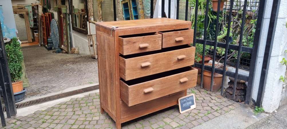 Cassettiera capiente in teak