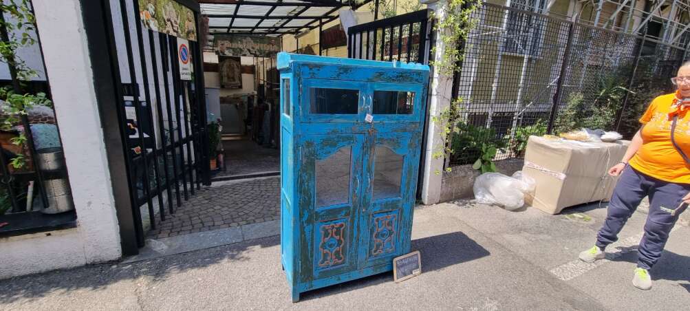 Vetrina azzurra intagliata - immagine 5