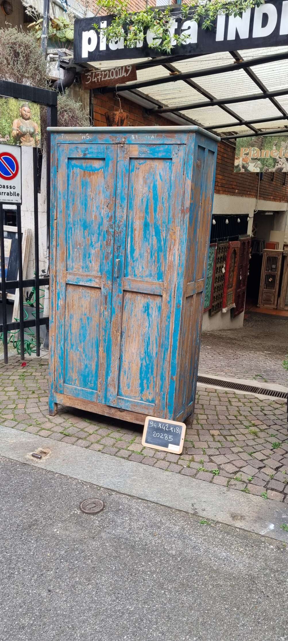 Armadio alto decapato azzurro - immagine 11