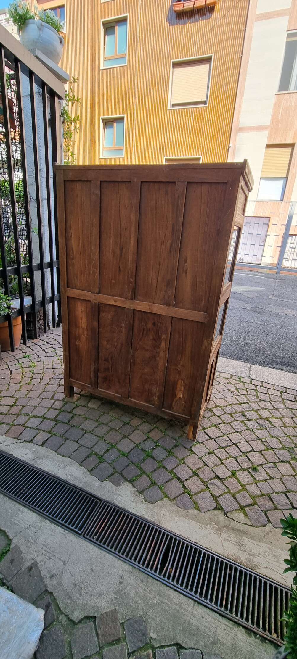 Vetrina in teak con cassetti - immagine 10