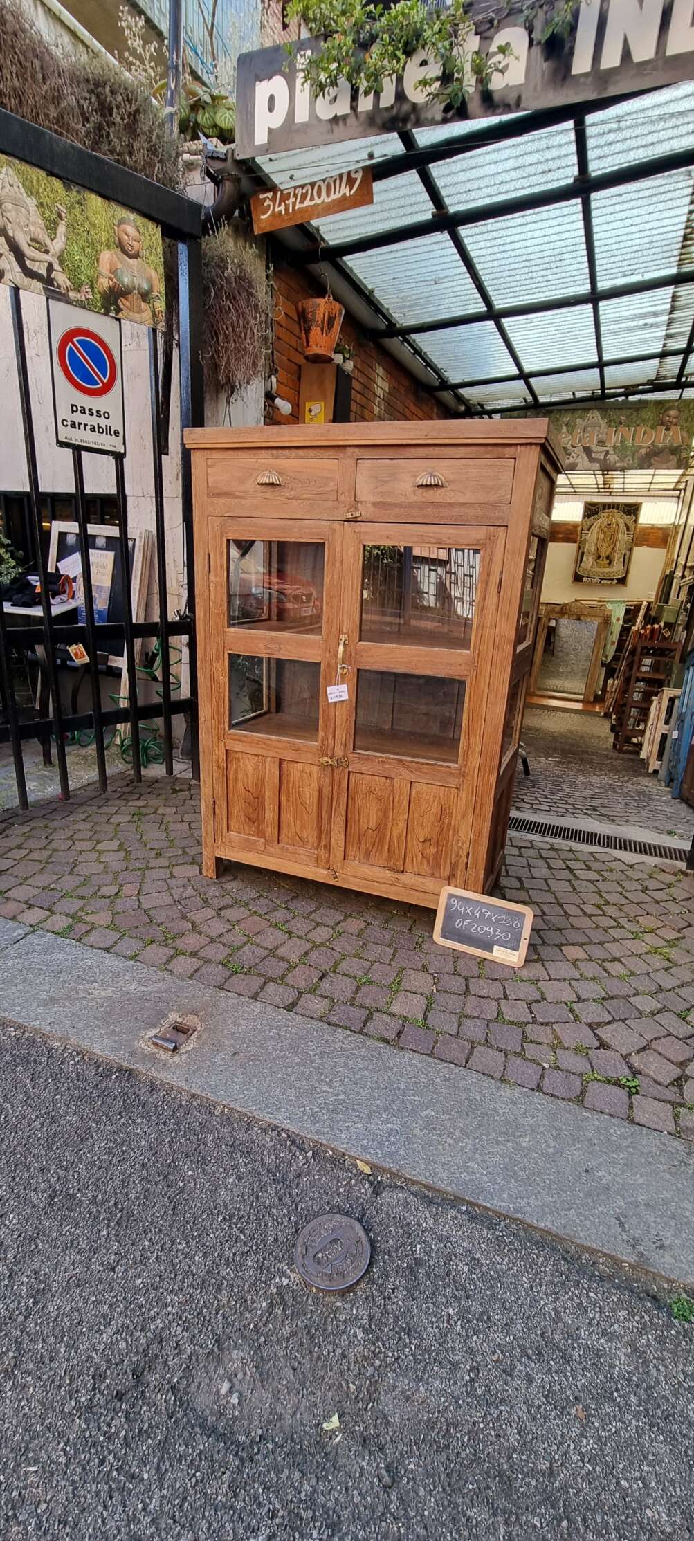 Vetrina in teak con cassetti - immagine 8