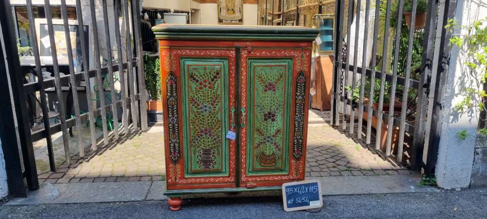 Mobiletto dipinto a mano in stile indiano
